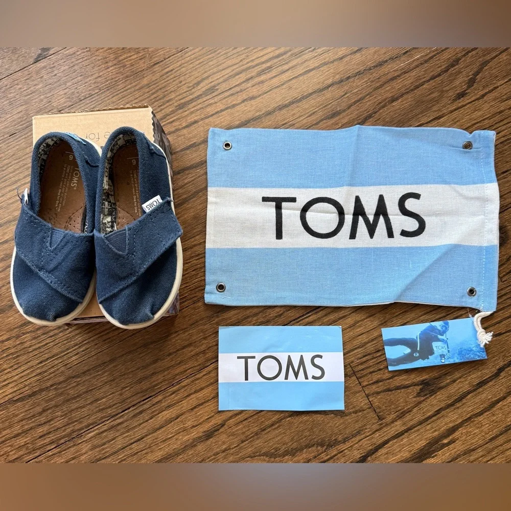 TOMS Kids Classic Dark Blue Canvas Shoes Size 6